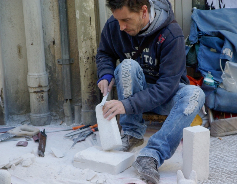 tailleur-LA ROQUE EN PROVENCE-min_artisan_stonecutter_sculpture-1085967